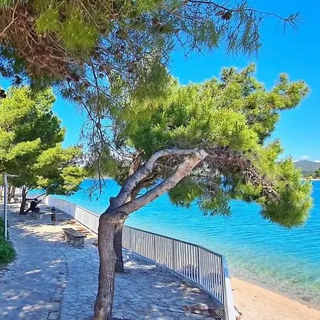 Seafront Captain Apartment Jezera