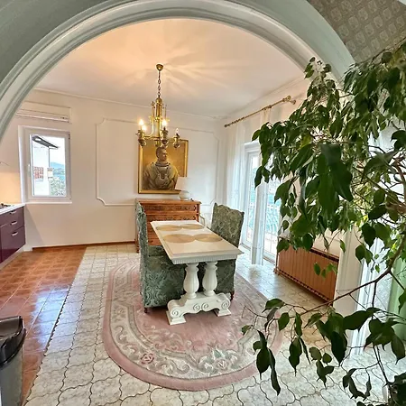 Seafront Captain شقة