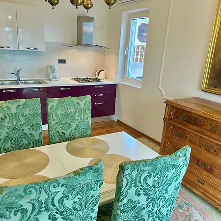 Seafront Captain Apartmán *