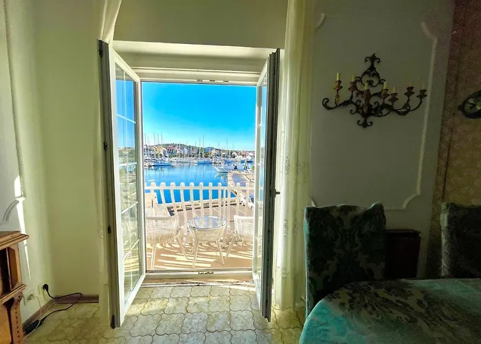 Seafront Captain * 耶泽拉